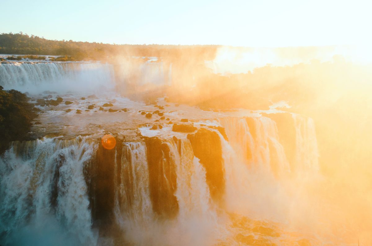 Cum să vizitezi cascadele din Foz do Iguaçu din Brazilia